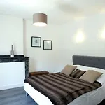 Les De Laure - L'or Vert, Avec Vue Sur Le Chateau, Parking Prive, Climatisation, A 160 M De La Cite Medievale Appartement *