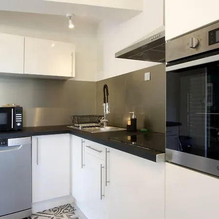 Apartment Les De Laure - L'or Vert, Avec Vue Sur Le Chateau, Parking Prive, Climatisation, Netflix, A 160 M De La Cite Medievale *